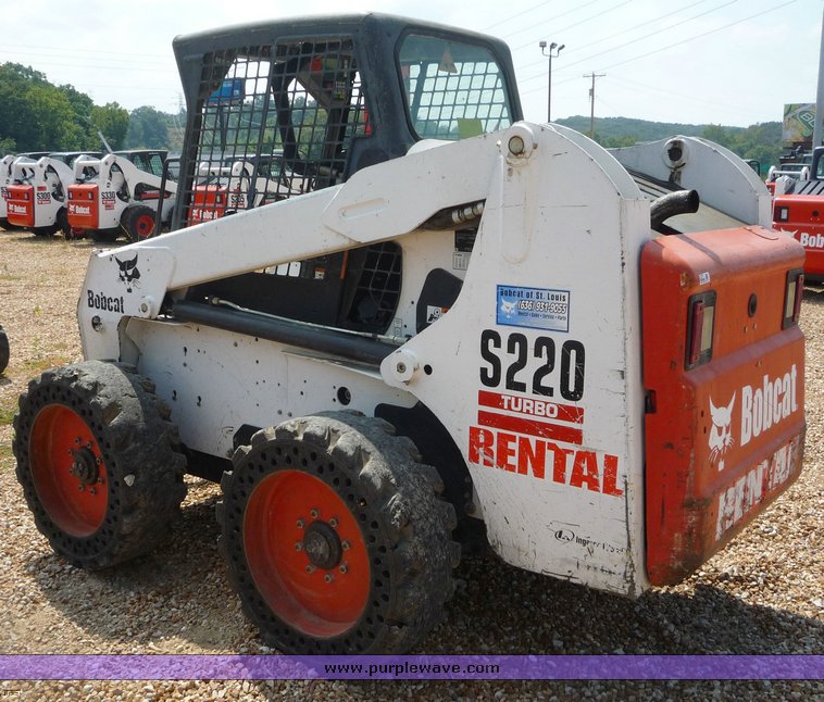 image for item 2277 2005 Bobcat S220 skid steer