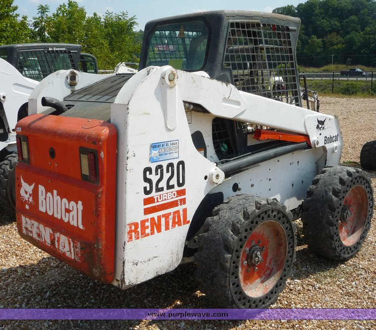 image for item 2277 2005 Bobcat S220 skid steer