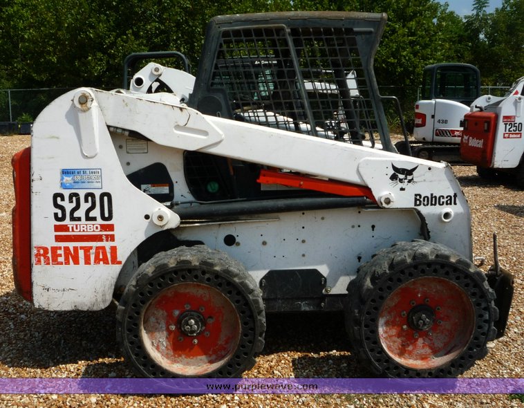 image for item 2277 2005 Bobcat S220 skid steer