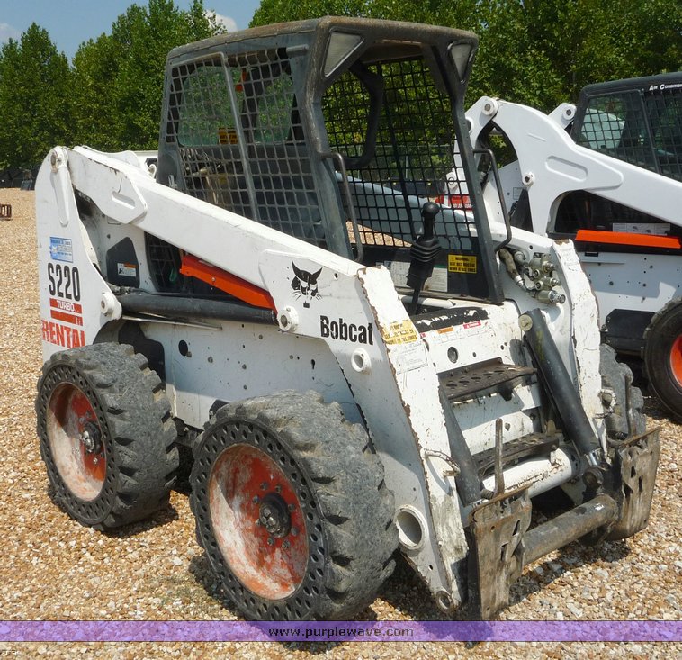 image for item 2277 2005 Bobcat S220 skid steer