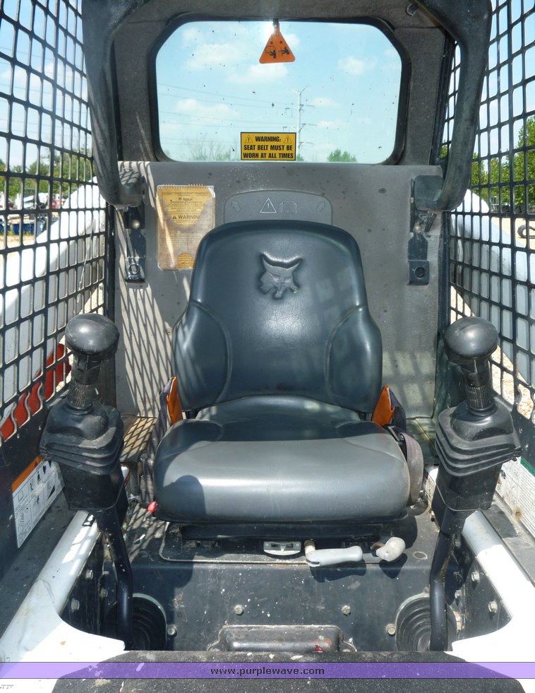 image for item 2277 2005 Bobcat S220 skid steer