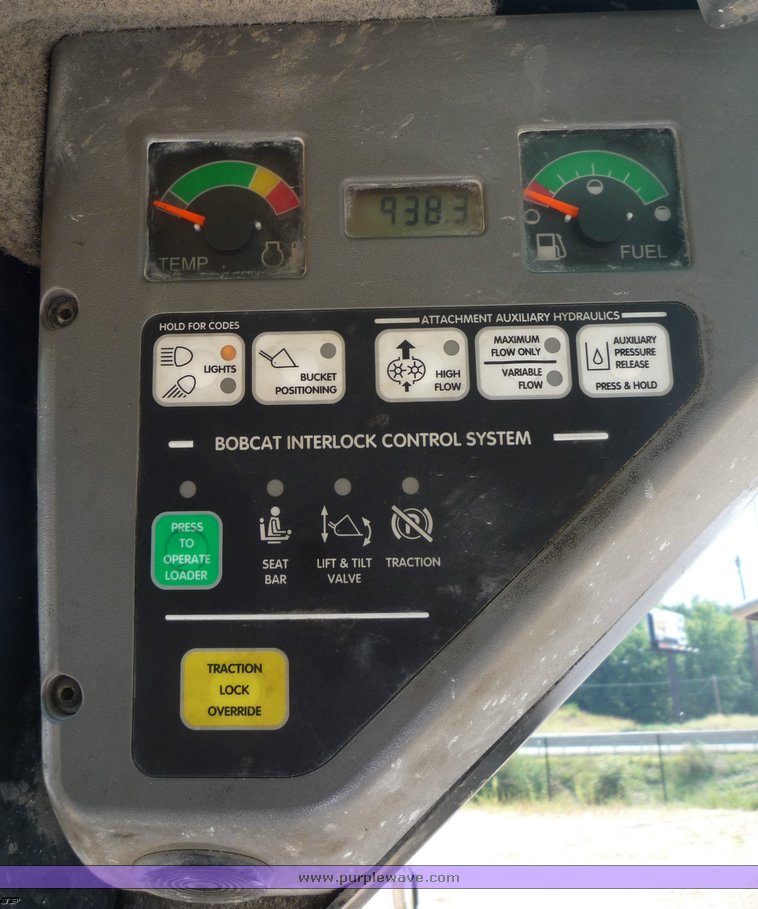 image for item 2277 2005 Bobcat S220 skid steer