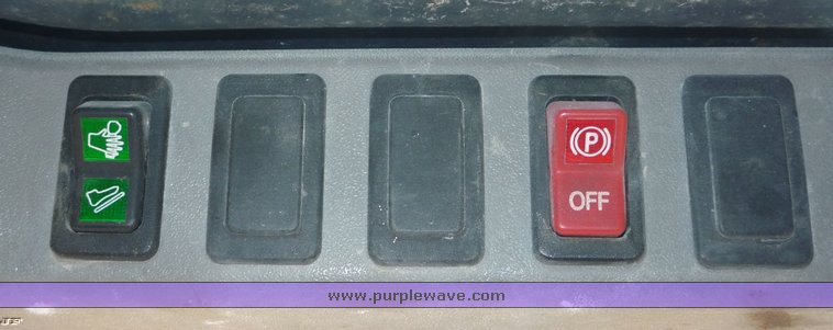 image for item 2277 2005 Bobcat S220 skid steer