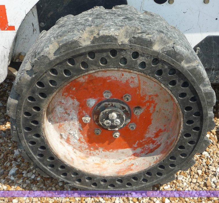 image for item 2277 2005 Bobcat S220 skid steer