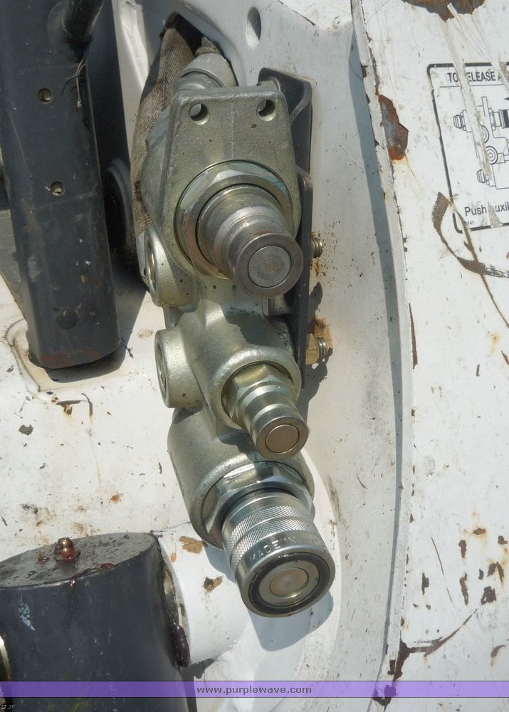 image for item 2277 2005 Bobcat S220 skid steer