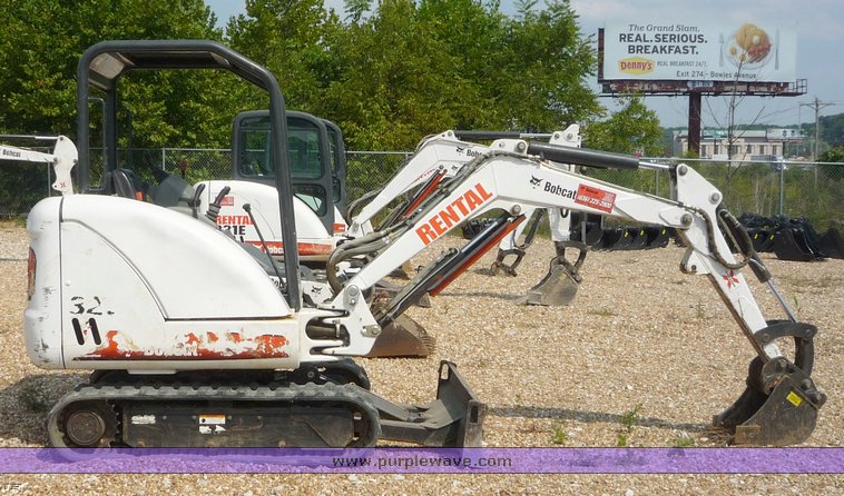 image for item 2281 2006 Bobcat 325EX excavator