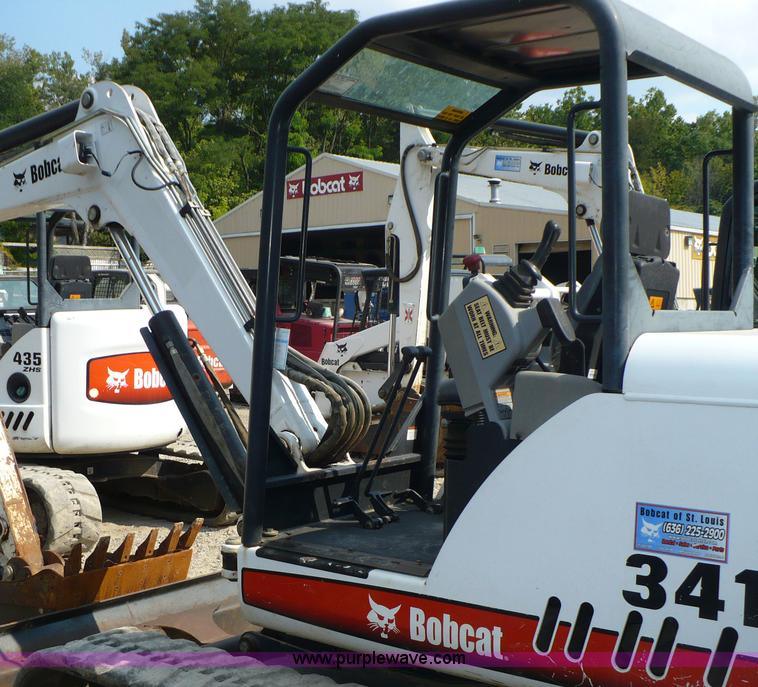 image for item 2282 2004 Bobcat 341G excavator