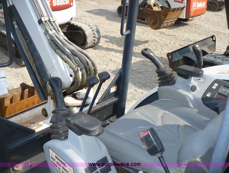 image for item 2282 2004 Bobcat 341G excavator