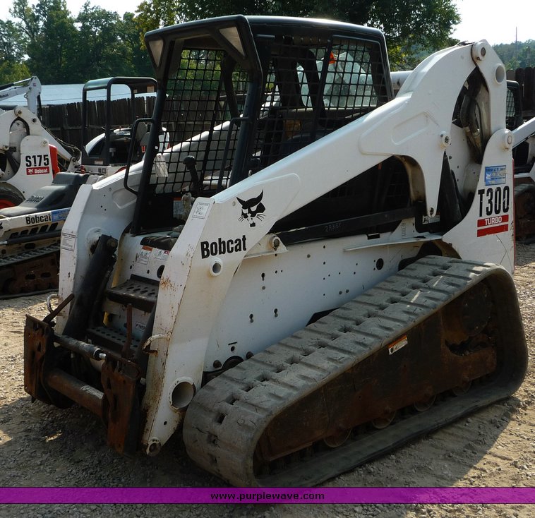 image for item 2285 2005 Bobcat T300 skid steer