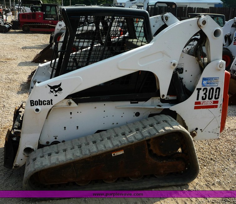 image for item 2285 2005 Bobcat T300 skid steer