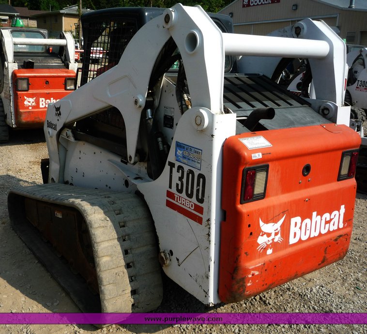 image for item 2285 2005 Bobcat T300 skid steer