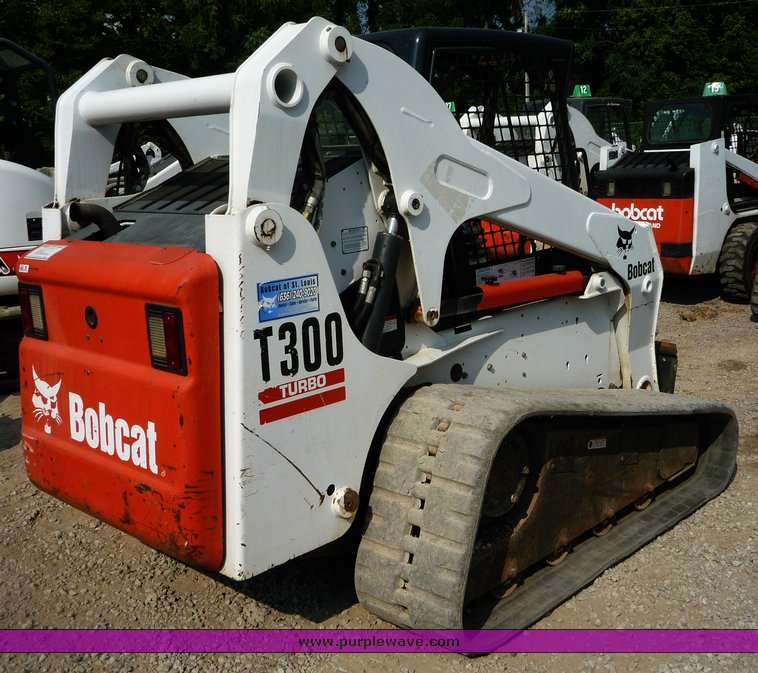 image for item 2285 2005 Bobcat T300 skid steer