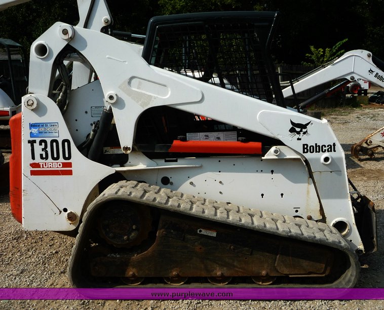 image for item 2285 2005 Bobcat T300 skid steer