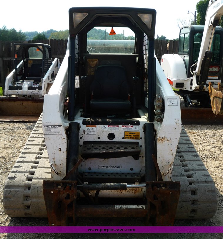 image for item 2285 2005 Bobcat T300 skid steer