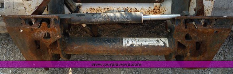 image for item 2285 2005 Bobcat T300 skid steer