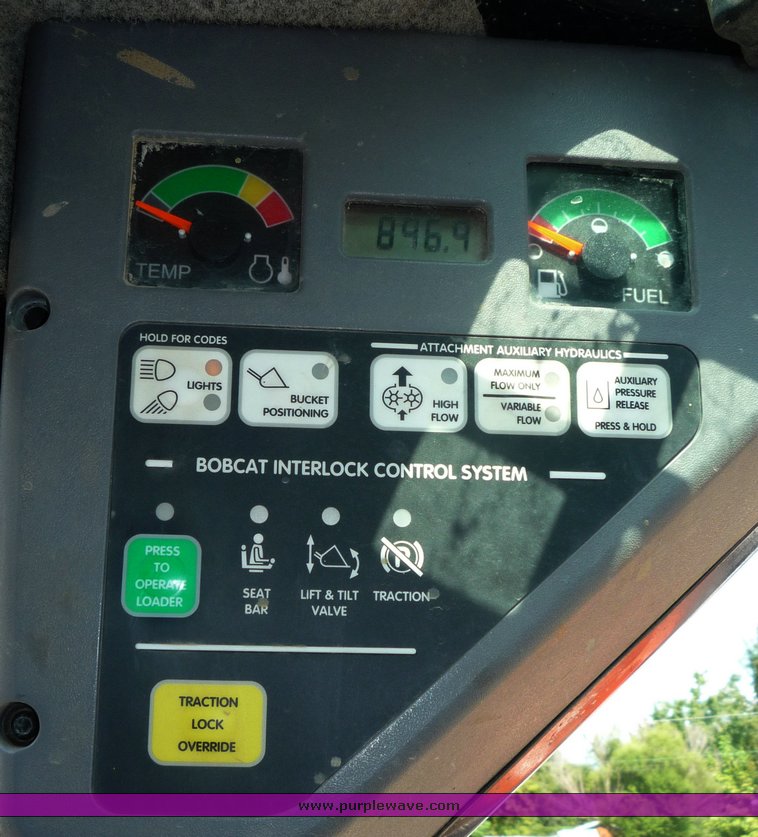 image for item 2285 2005 Bobcat T300 skid steer