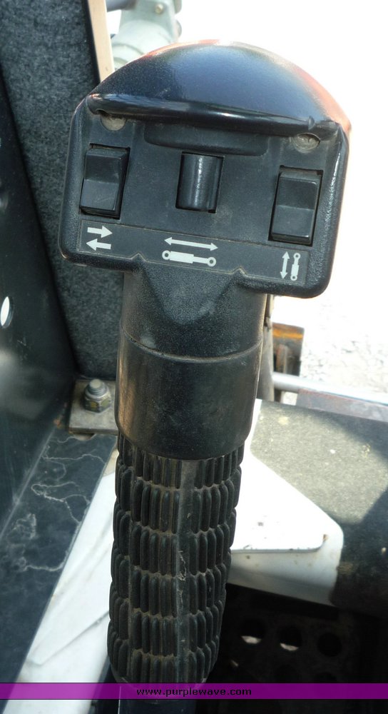 image for item 2285 2005 Bobcat T300 skid steer