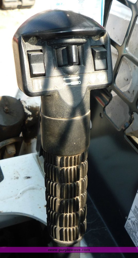 image for item 2285 2005 Bobcat T300 skid steer