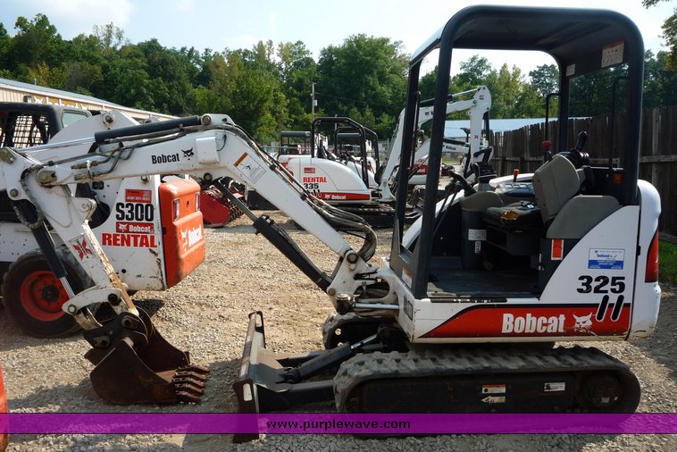 image for item 2290 2001 Bobcat 325D compact track excavator