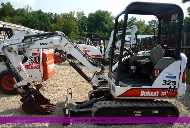 image for item 2290 2001 Bobcat 325D compact track excavator
