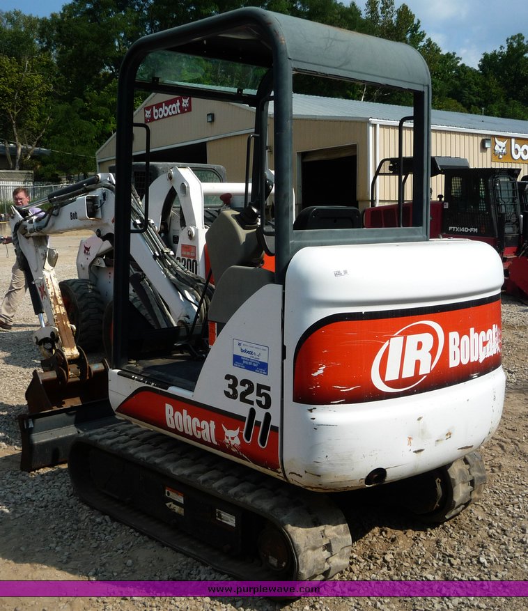 image for item 2290 2001 Bobcat 325D compact track excavator