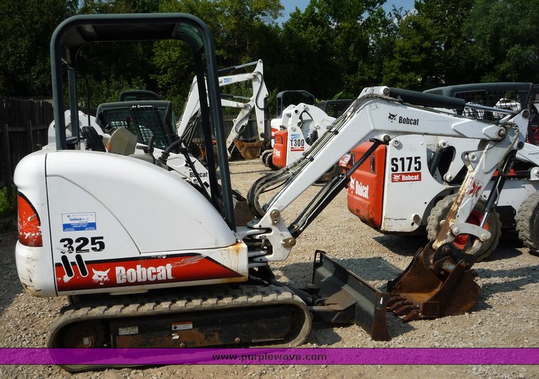 image for item 2290 2001 Bobcat 325D compact track excavator