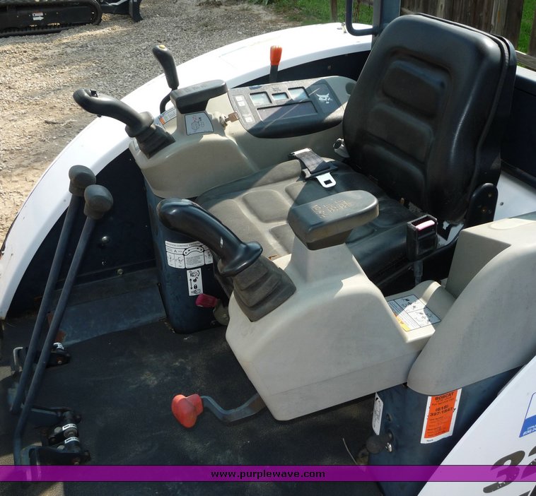 image for item 2290 2001 Bobcat 325D compact track excavator