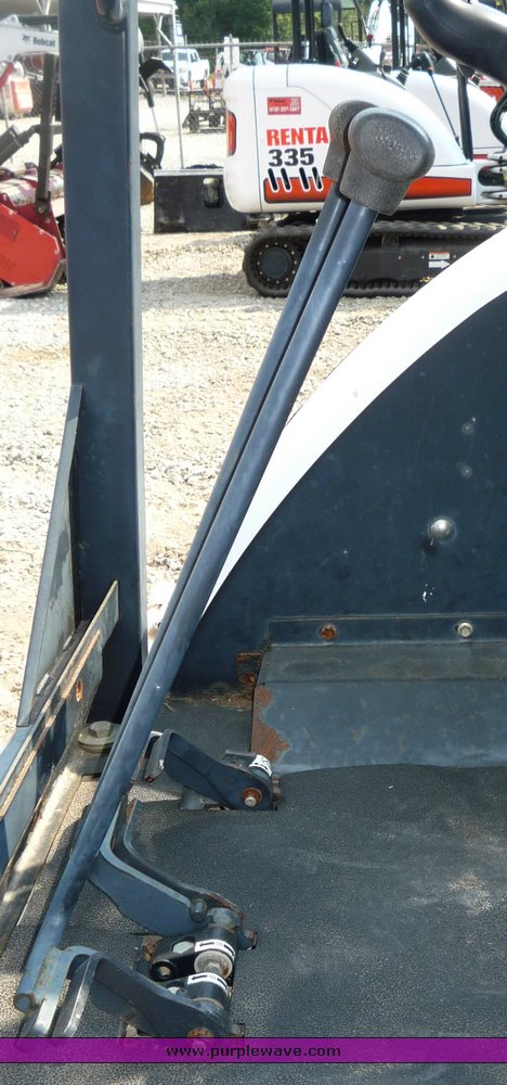 image for item 2290 2001 Bobcat 325D compact track excavator