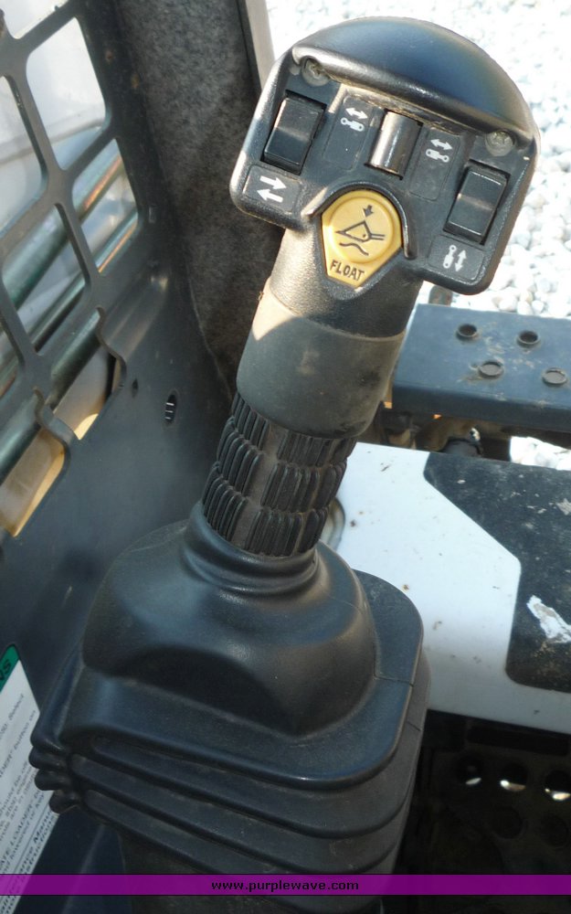 image for item 2292 2005 Bobcat S160 skid steer