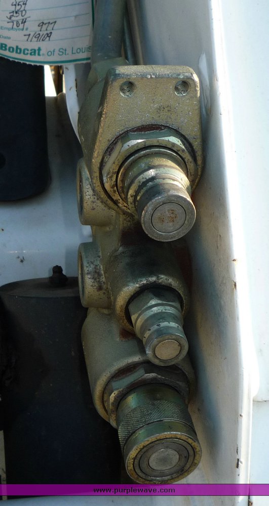 image for item 2292 2005 Bobcat S160 skid steer