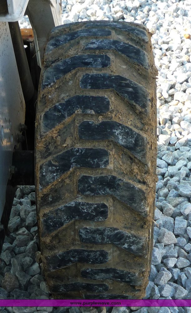 image for item 2292 2005 Bobcat S160 skid steer