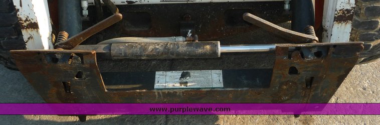 image for item 2293 2004 Bobcat S160 skid steer