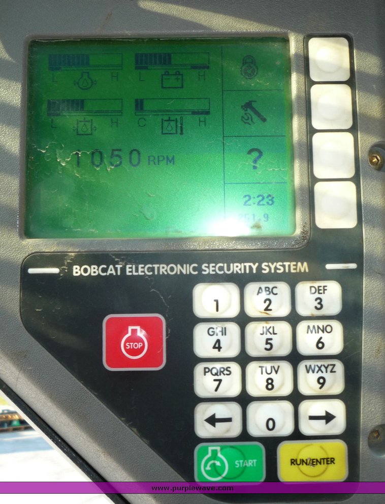 image for item 2293 2004 Bobcat S160 skid steer