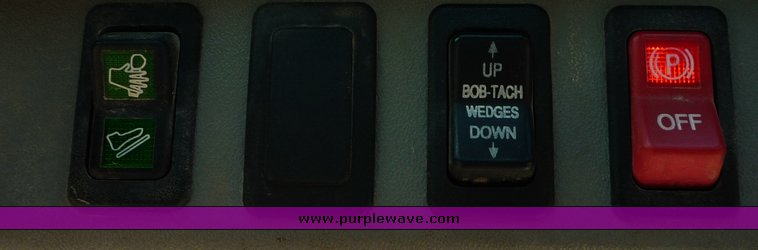 image for item 2293 2004 Bobcat S160 skid steer