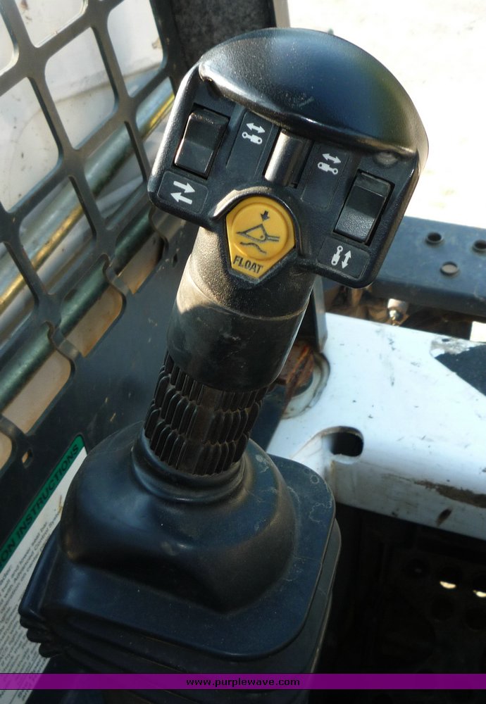 image for item 2293 2004 Bobcat S160 skid steer