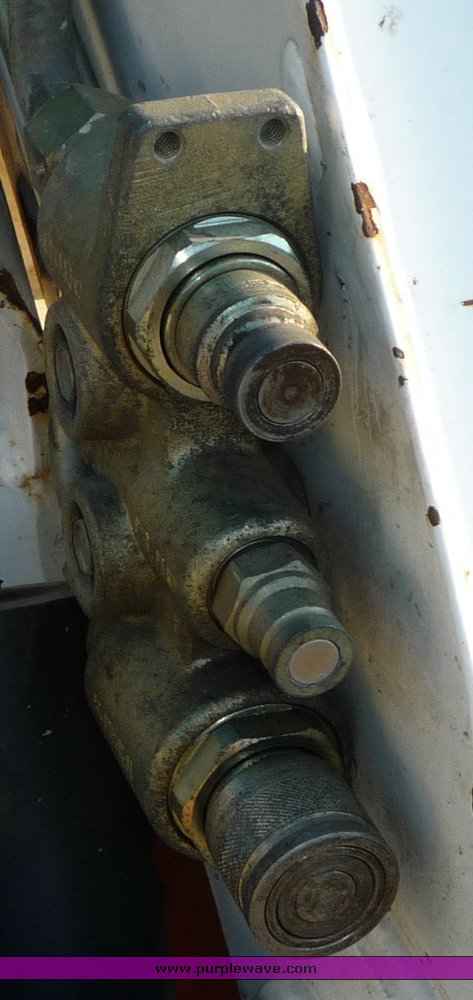 image for item 2293 2004 Bobcat S160 skid steer