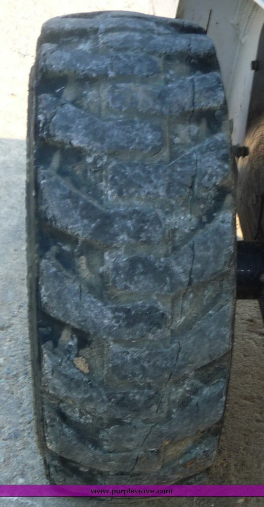 image for item 2293 2004 Bobcat S160 skid steer