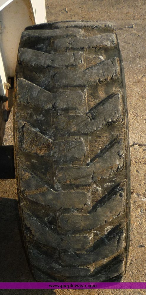 image for item 2293 2004 Bobcat S160 skid steer