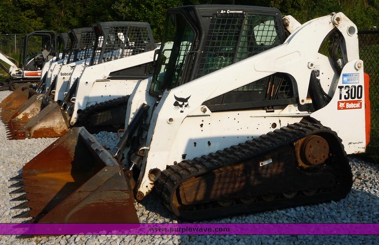 image for item 2294 2006 Bobcat T300 skid steer