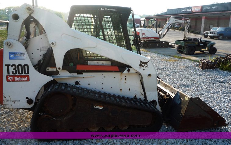 image for item 2294 2006 Bobcat T300 skid steer