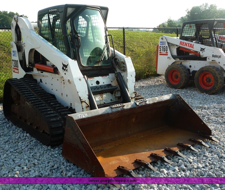 image for item 2294 2006 Bobcat T300 skid steer