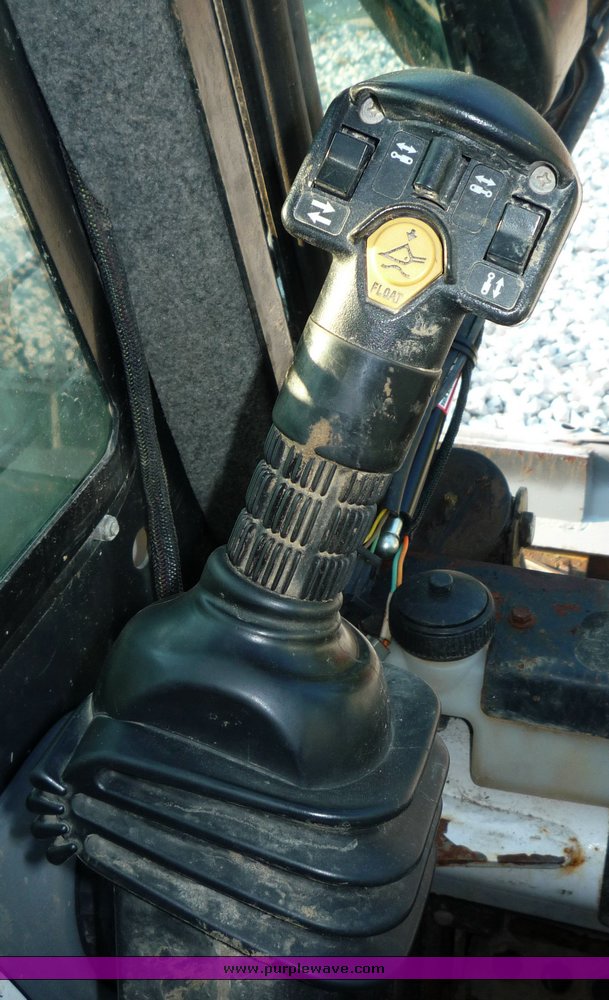 image for item 2294 2006 Bobcat T300 skid steer