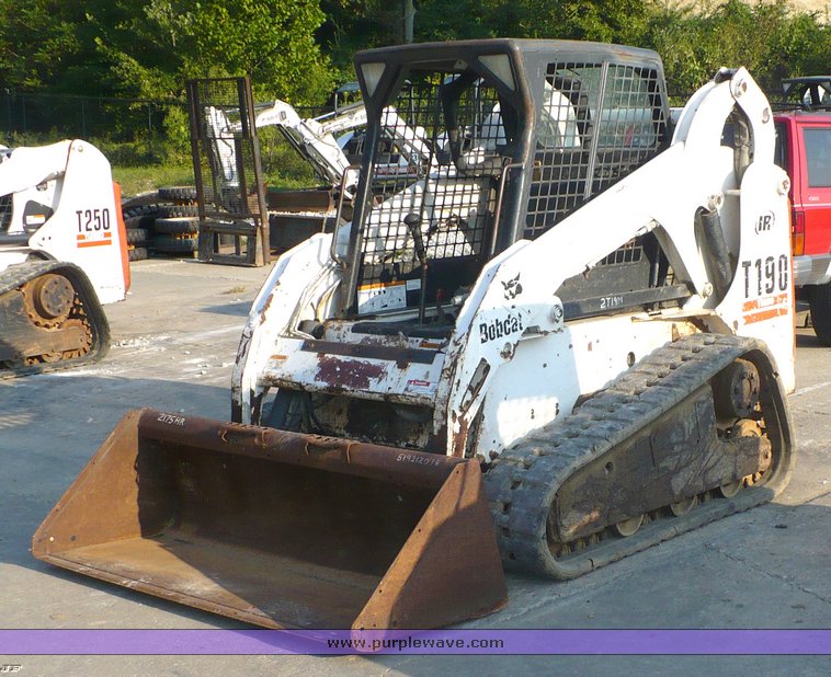 image for item 2295 2002 Bobcat T190 skid steer
