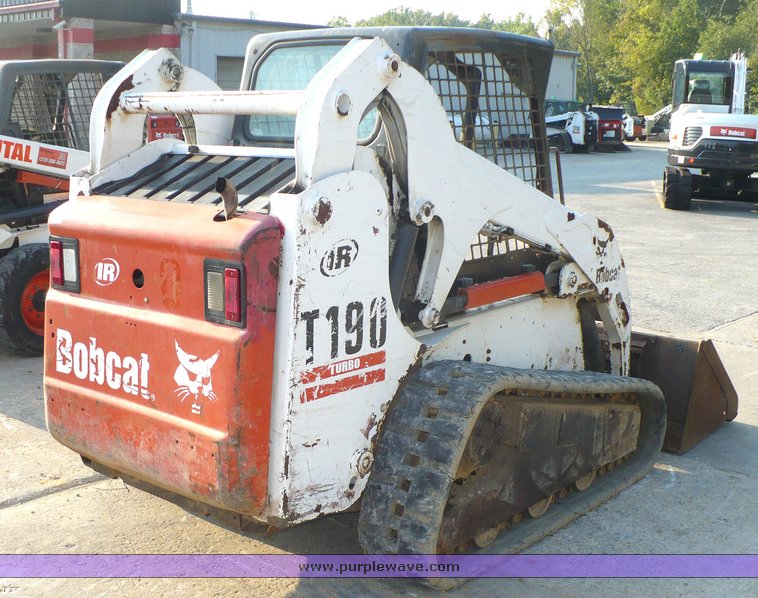 image for item 2295 2002 Bobcat T190 skid steer