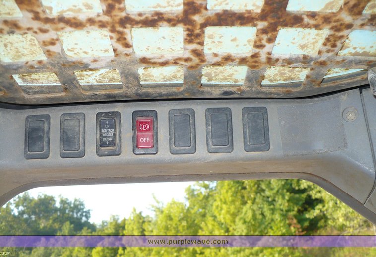 image for item 2295 2002 Bobcat T190 skid steer