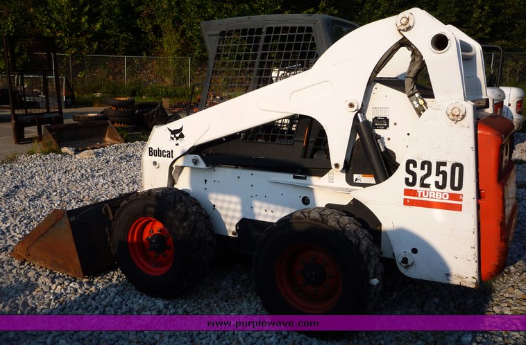 image for item 2298 2005 Bobcat S250 skid steer