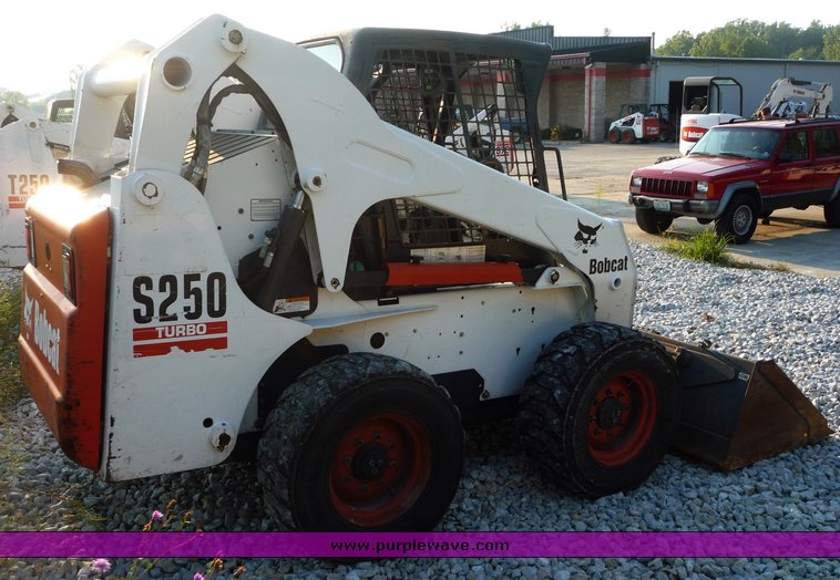 image for item 2298 2005 Bobcat S250 skid steer