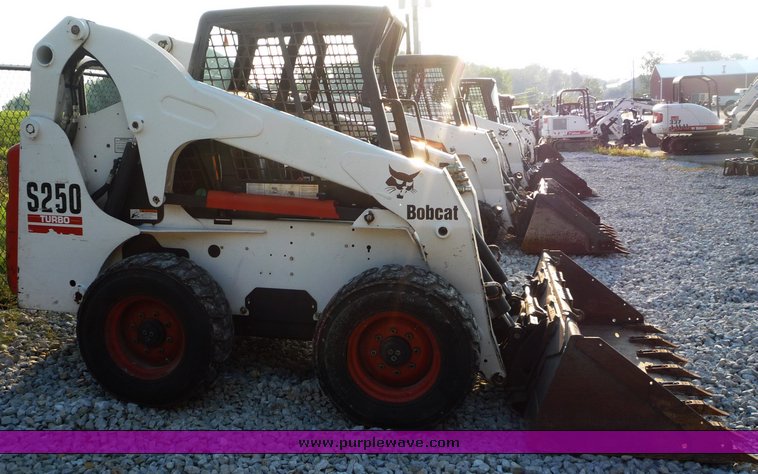 image for item 2298 2005 Bobcat S250 skid steer