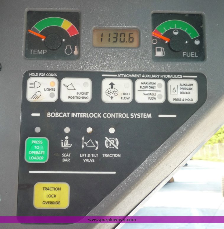 image for item 2298 2005 Bobcat S250 skid steer