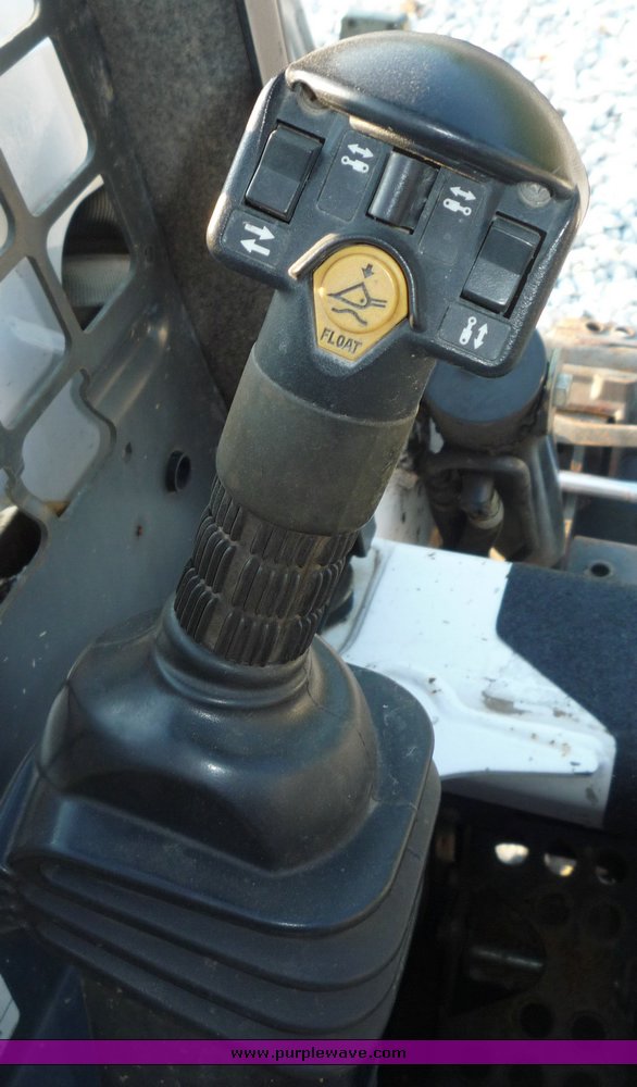 image for item 2298 2005 Bobcat S250 skid steer